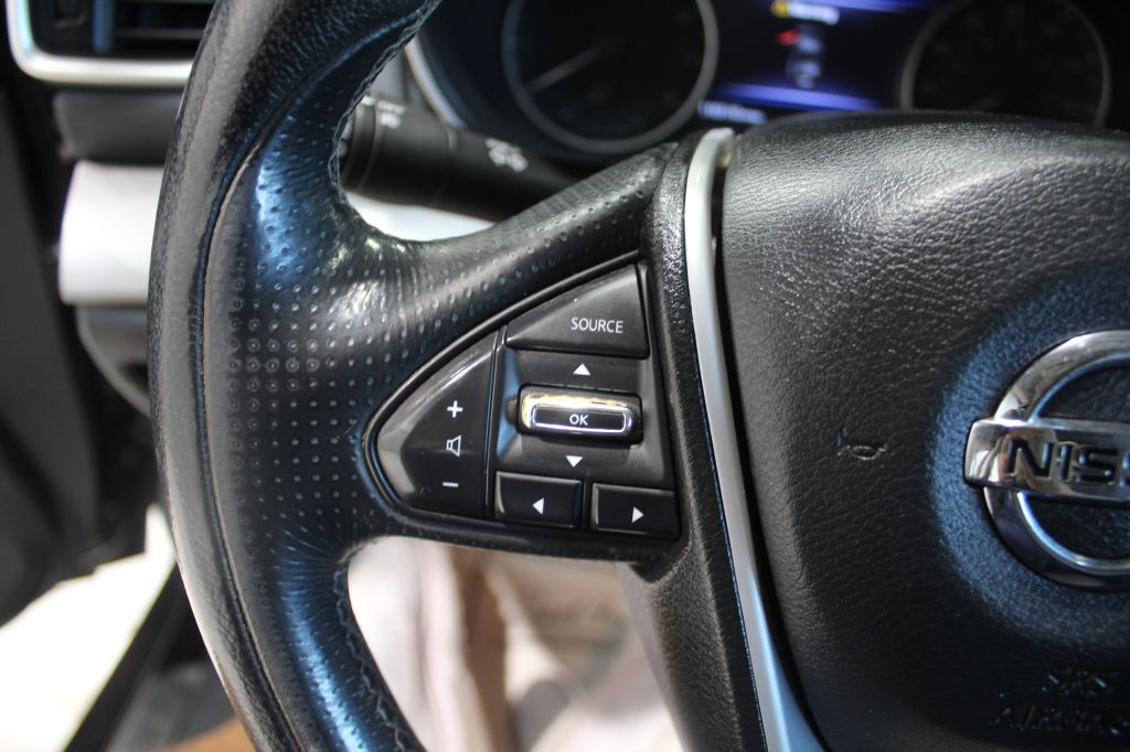 Photo 15 of this NISSAN MAXIMA