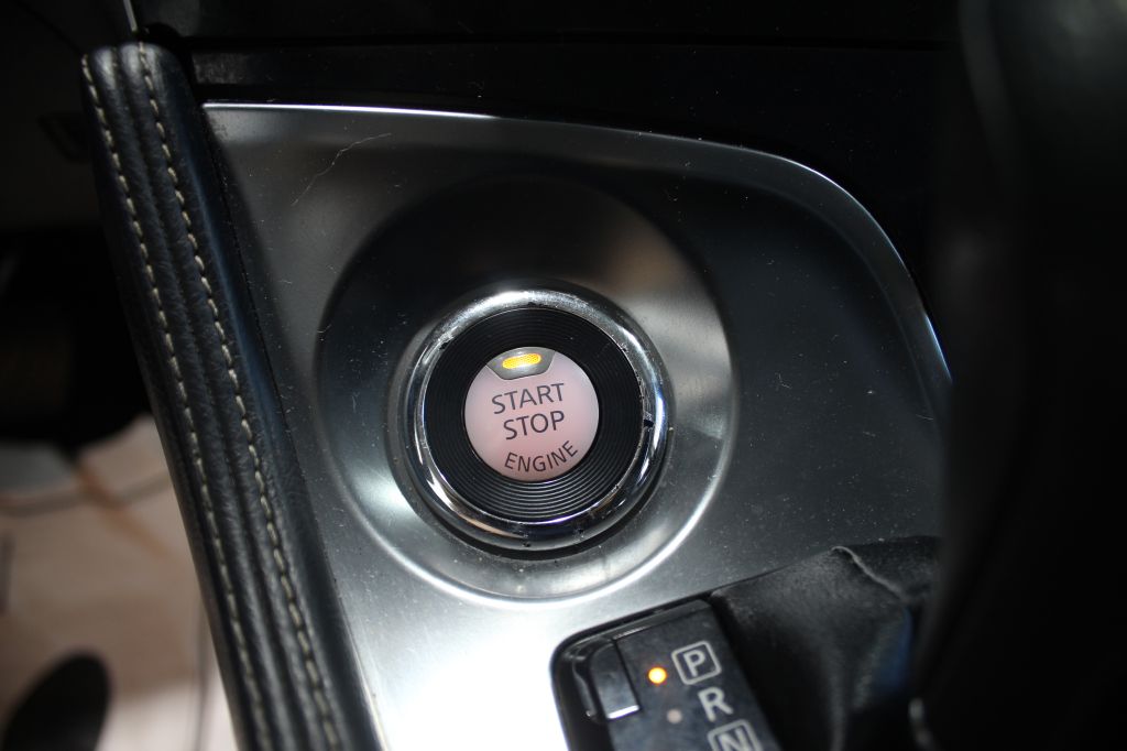 Photo 18 of this NISSAN MAXIMA