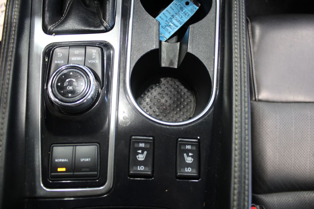 Photo 21 of this NISSAN MAXIMA
