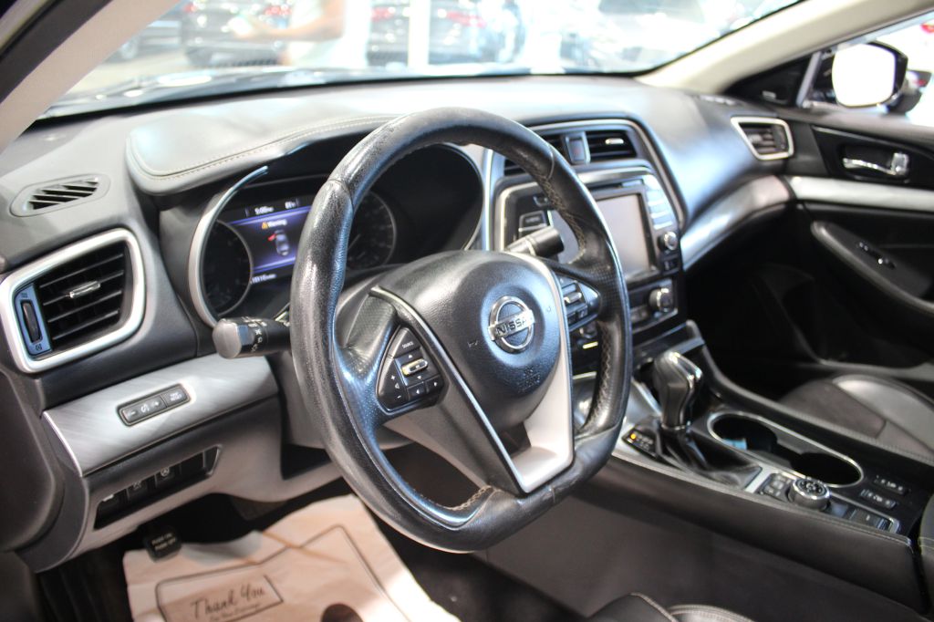 Photo 23 of this NISSAN MAXIMA