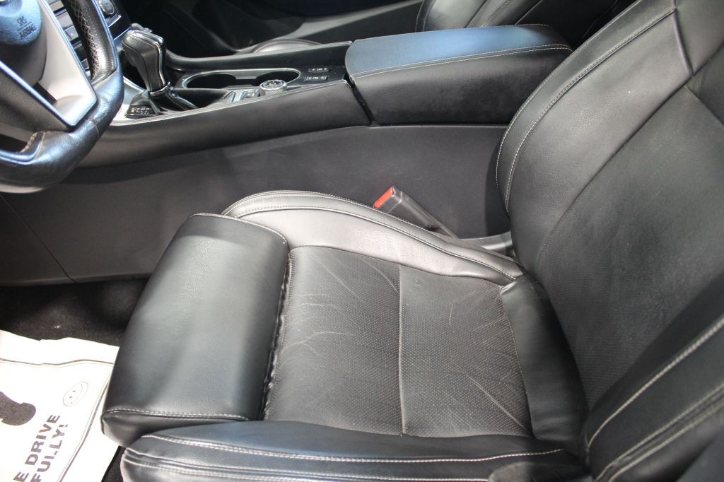 Photo 25 of this NISSAN MAXIMA