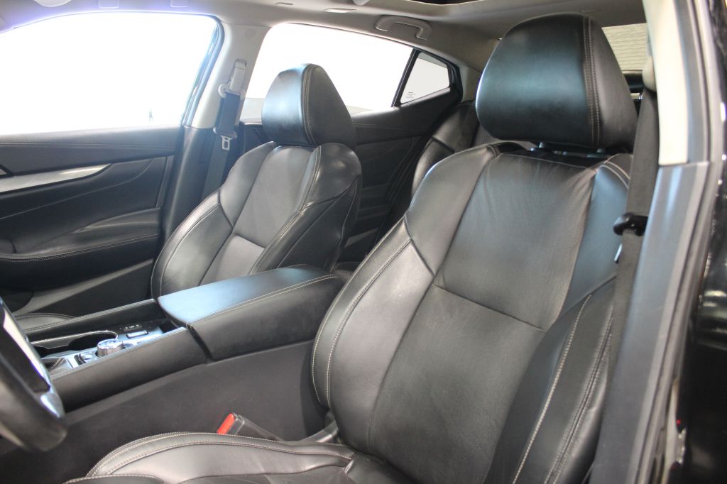 Photo 26 of this NISSAN MAXIMA