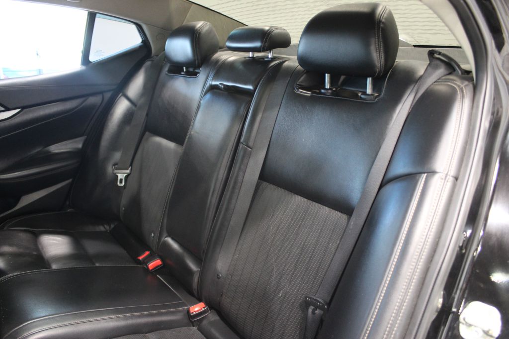 Photo 28 of this NISSAN MAXIMA
