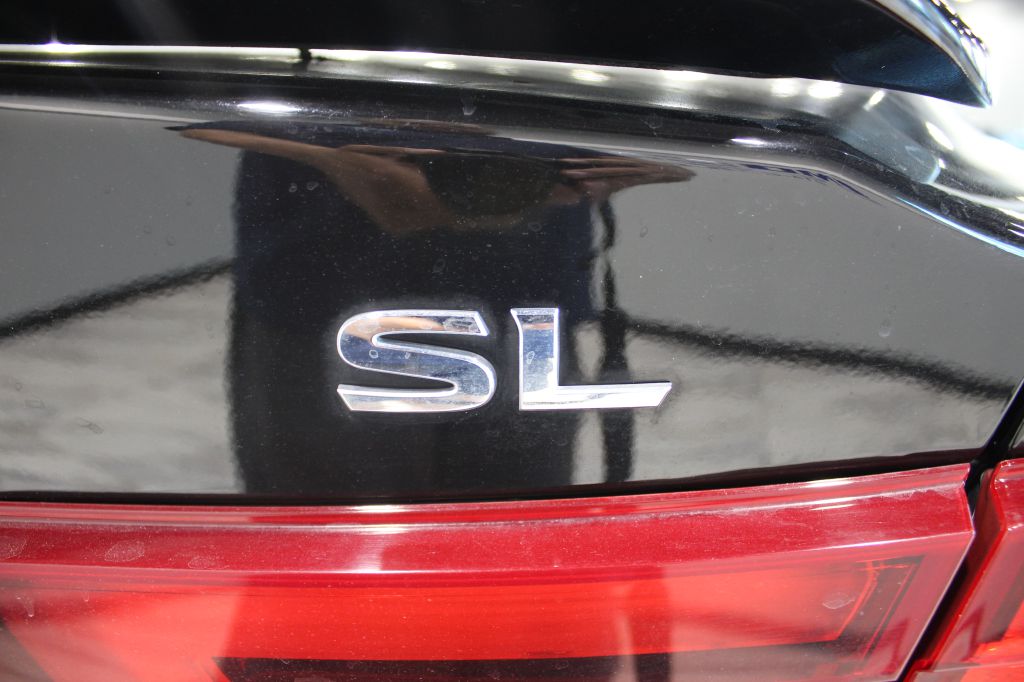 Photo 29 of this NISSAN MAXIMA