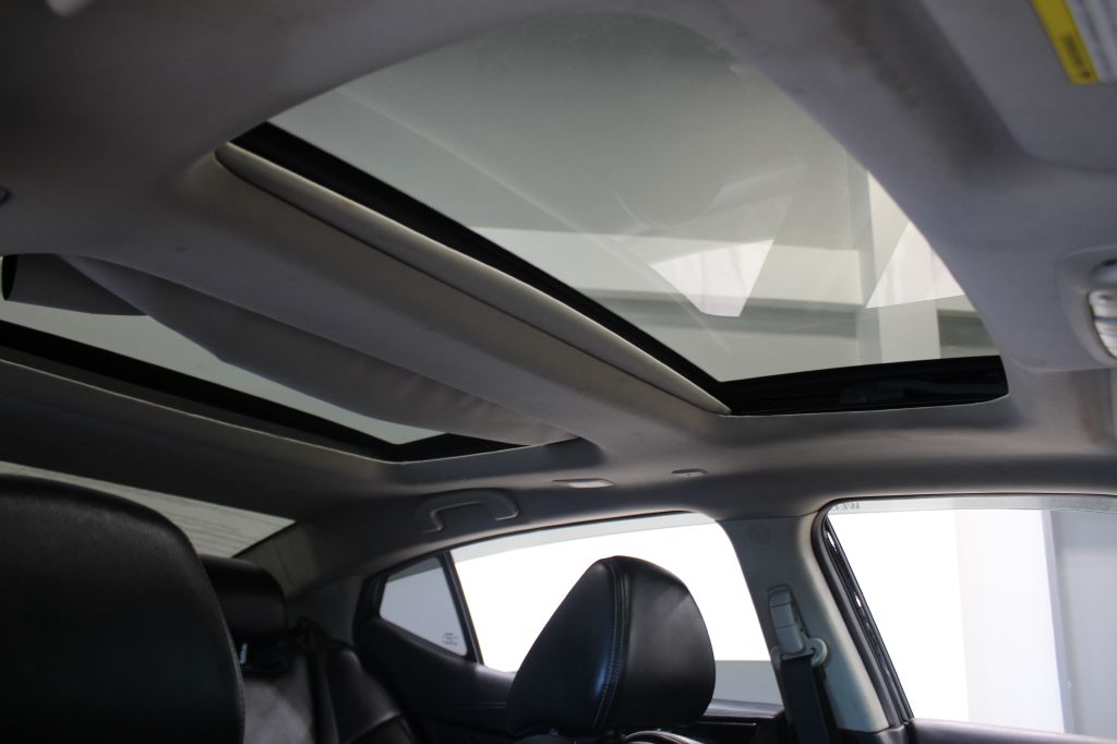 Photo 37 of this NISSAN MAXIMA
