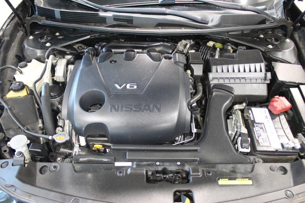 Photo 40 of this NISSAN MAXIMA