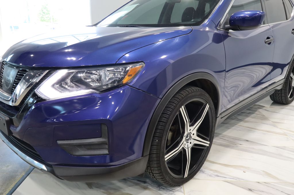 Photo 11 of this NISSAN ROGUE