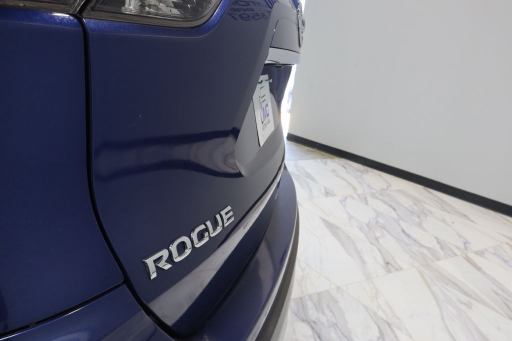 Photo 13 of this NISSAN ROGUE