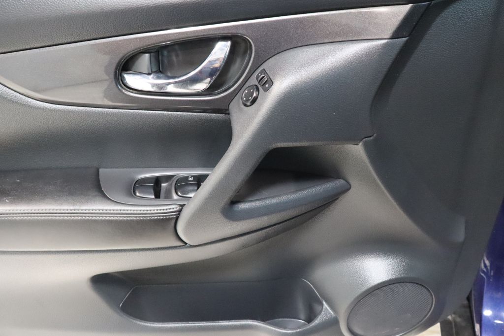 Photo 15 of this NISSAN ROGUE