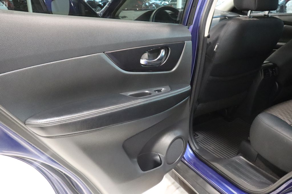 Photo 18 of this NISSAN ROGUE