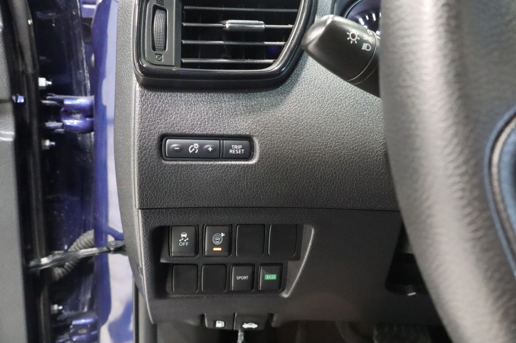 Photo 22 of this NISSAN ROGUE