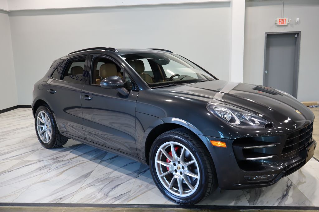 Photo 4 of this PORSCHE MACAN