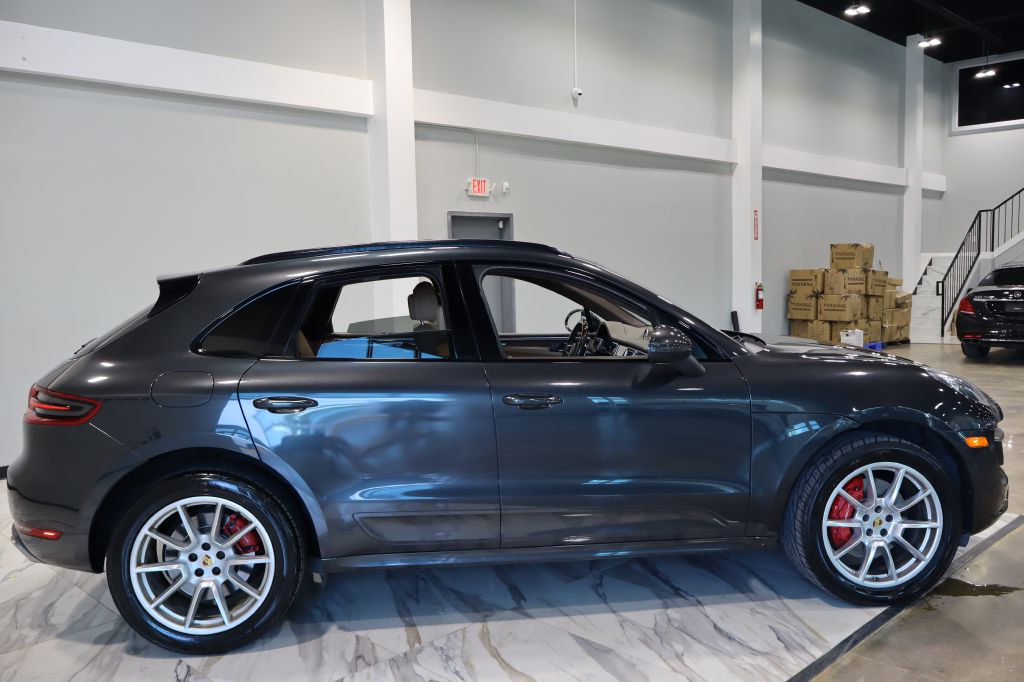 Photo 5 of this PORSCHE MACAN