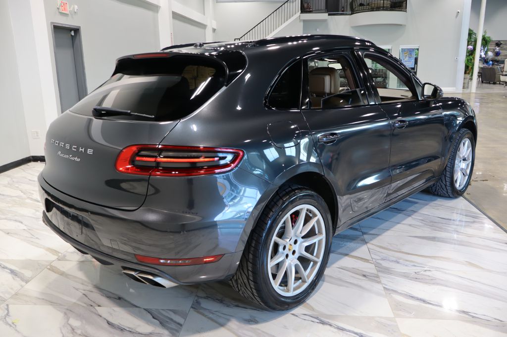 Photo 6 of this PORSCHE MACAN