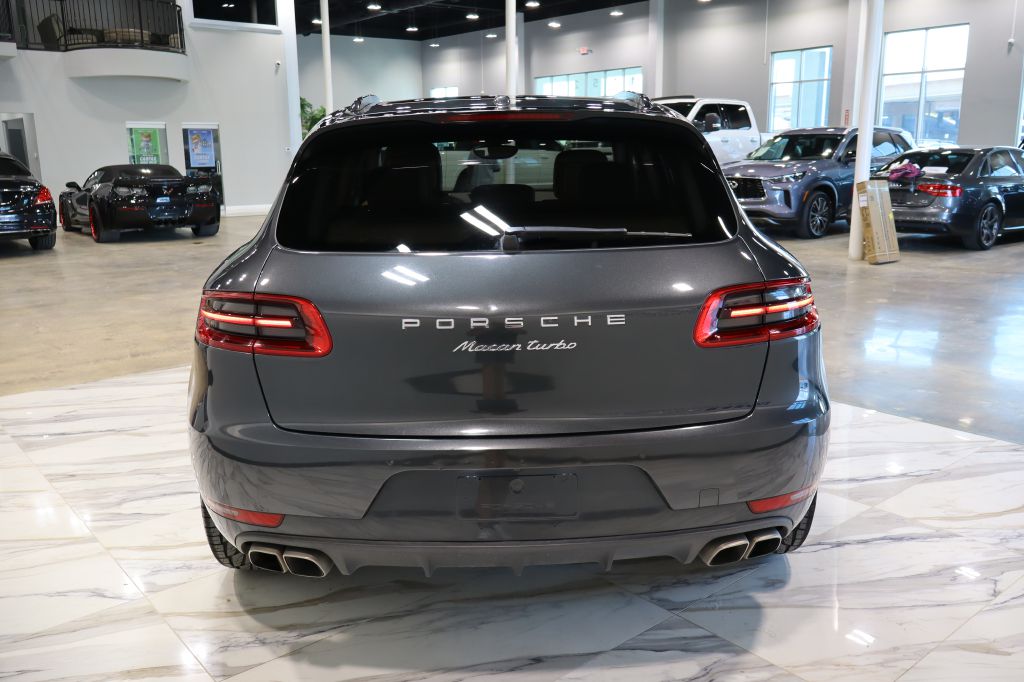 Photo 7 of this PORSCHE MACAN