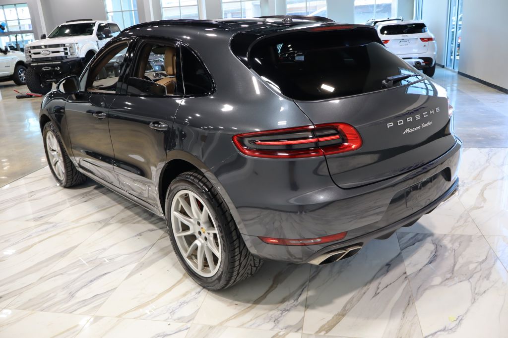 Photo 8 of this PORSCHE MACAN