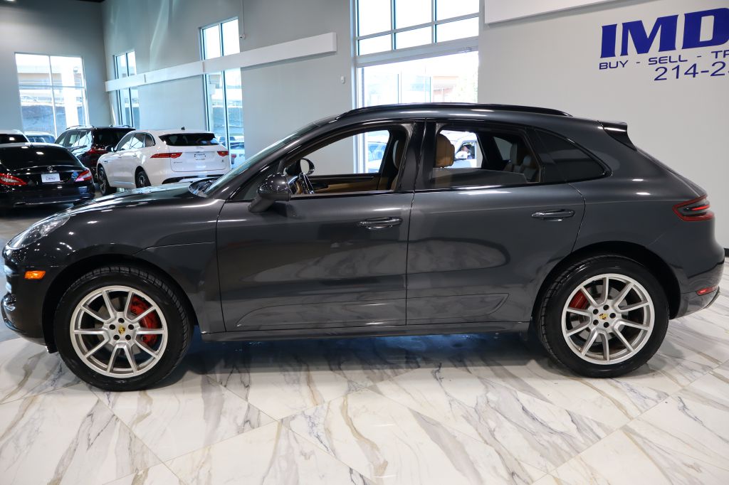 Photo 9 of this PORSCHE MACAN