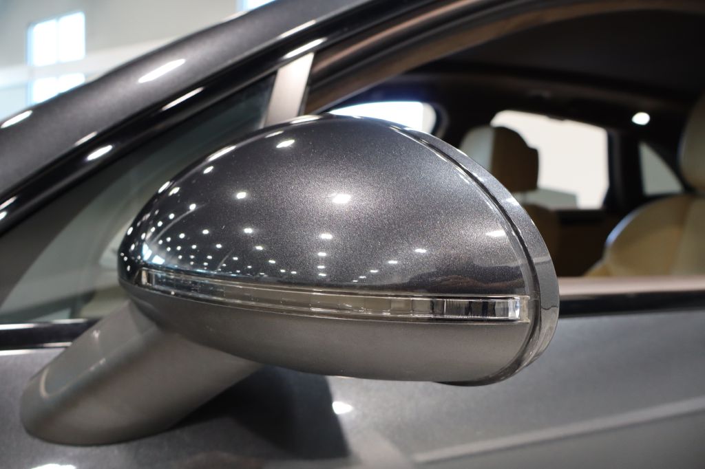 Photo 10 of this PORSCHE MACAN