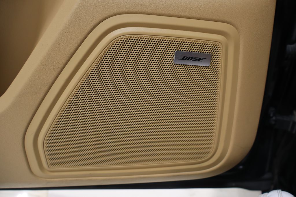Photo 13 of this PORSCHE MACAN