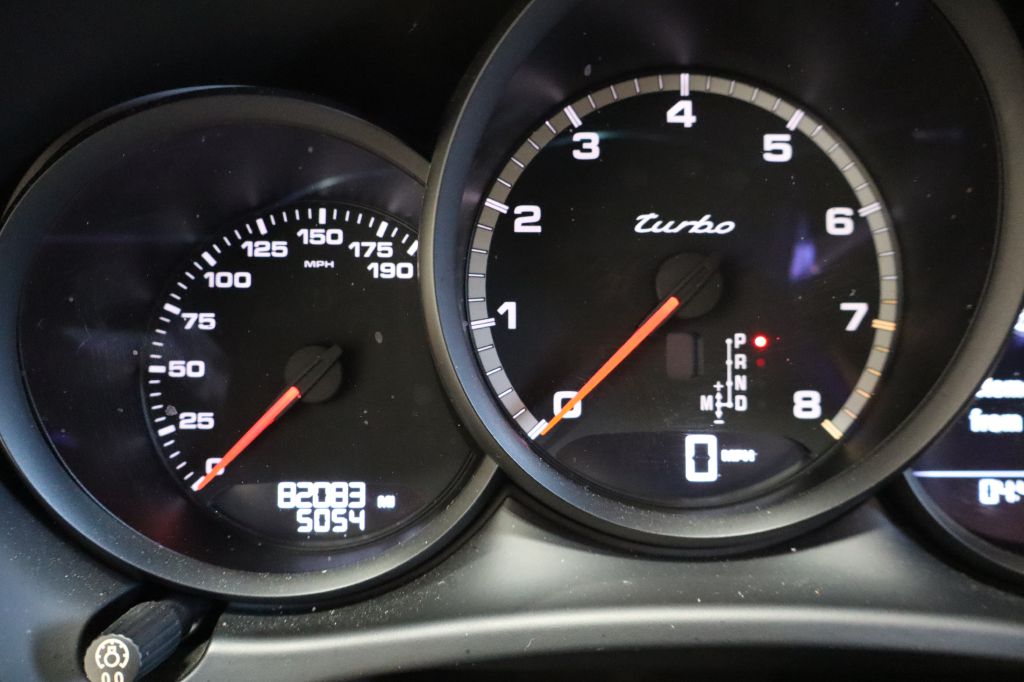 Photo 15 of this PORSCHE MACAN