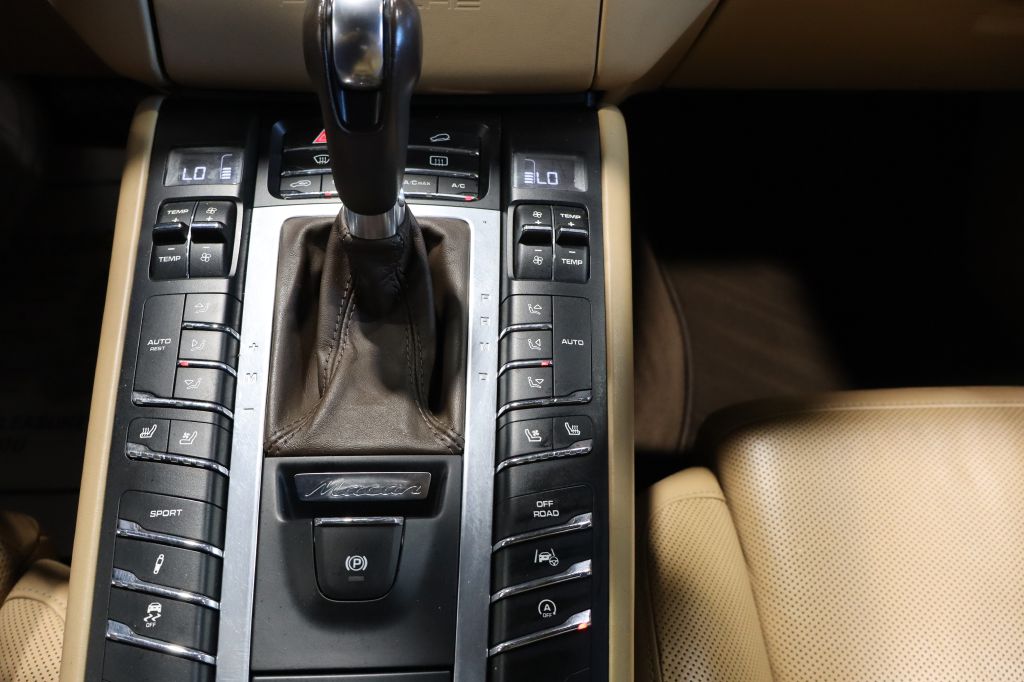 Photo 22 of this PORSCHE MACAN