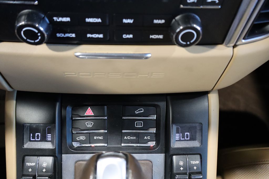 Photo 23 of this PORSCHE MACAN