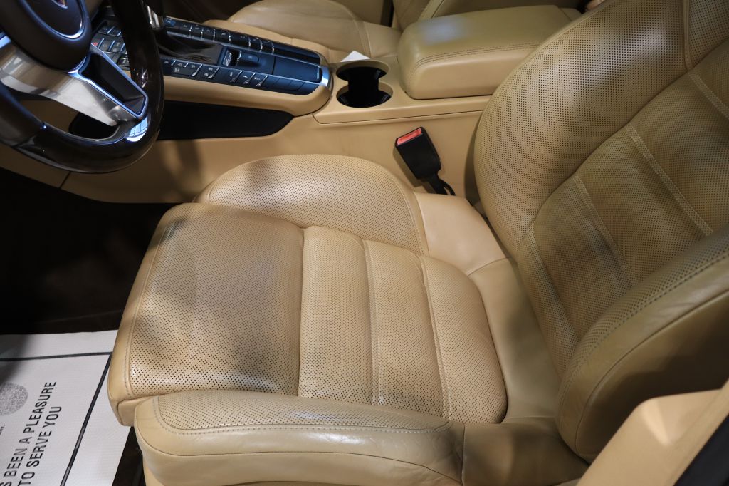 Photo 27 of this PORSCHE MACAN