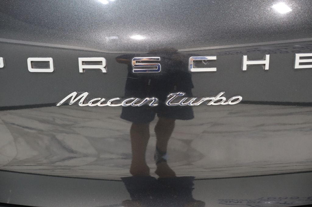 Photo 33 of this PORSCHE MACAN
