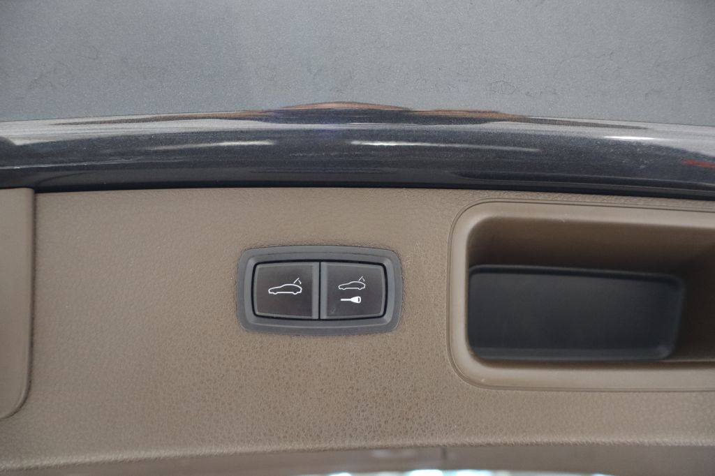 Photo 35 of this PORSCHE MACAN