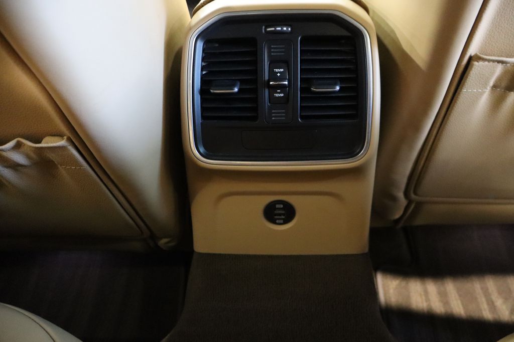 Photo 38 of this PORSCHE MACAN