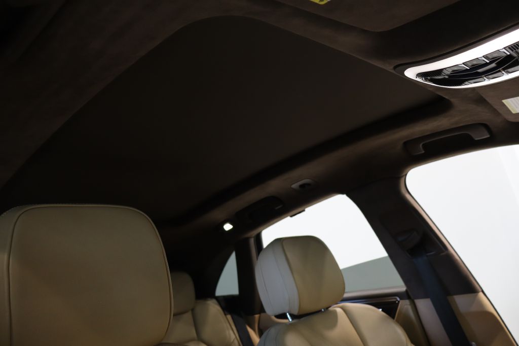 Photo 44 of this PORSCHE MACAN