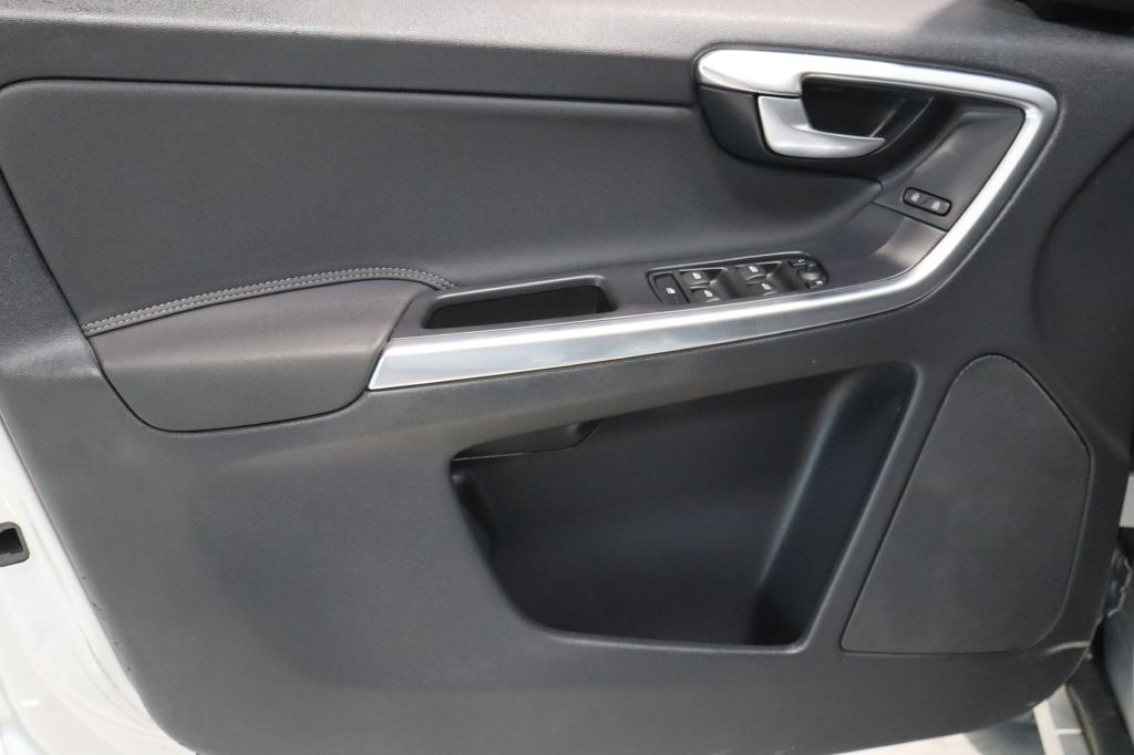 Photo 10 of this VOLVO XC60