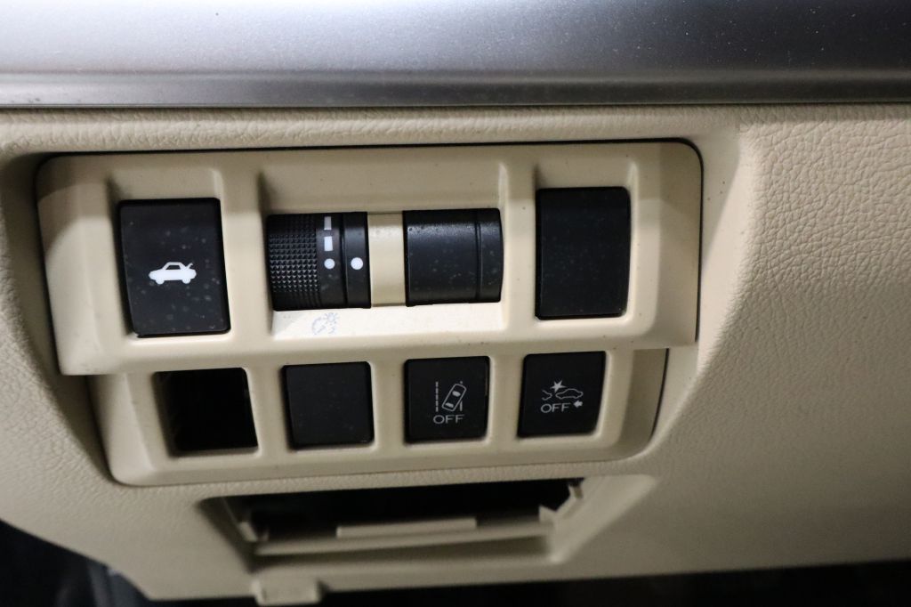 Photo 19 of this SUBARU LEGACY