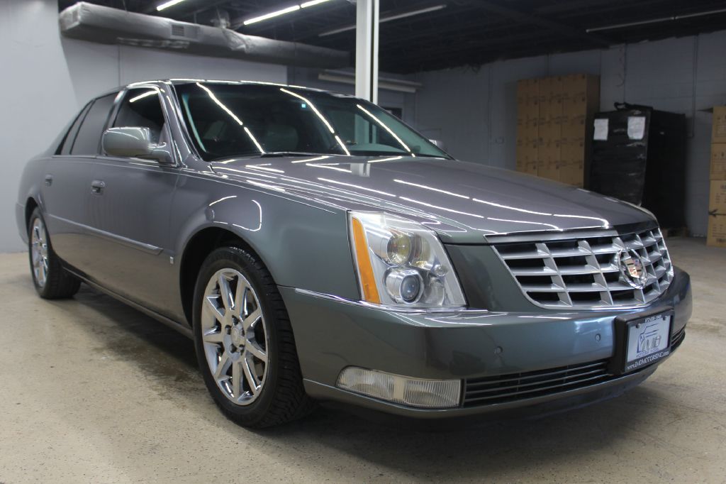 Photo 3 of this CADILLAC DTS