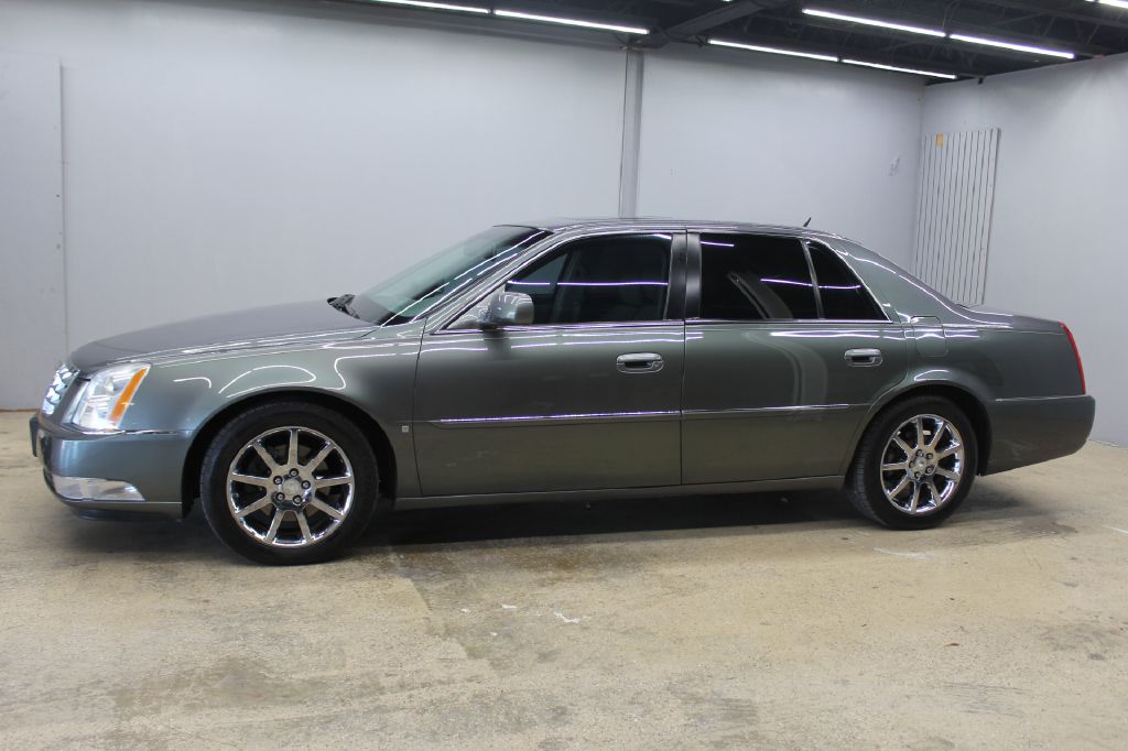 Photo 6 of this CADILLAC DTS