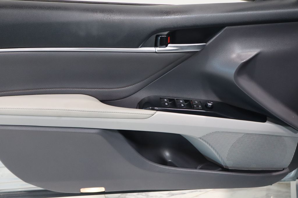 Photo 10 of this TOYOTA CAMRY