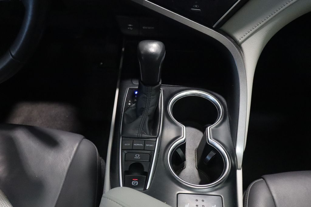 Photo 14 of this TOYOTA CAMRY