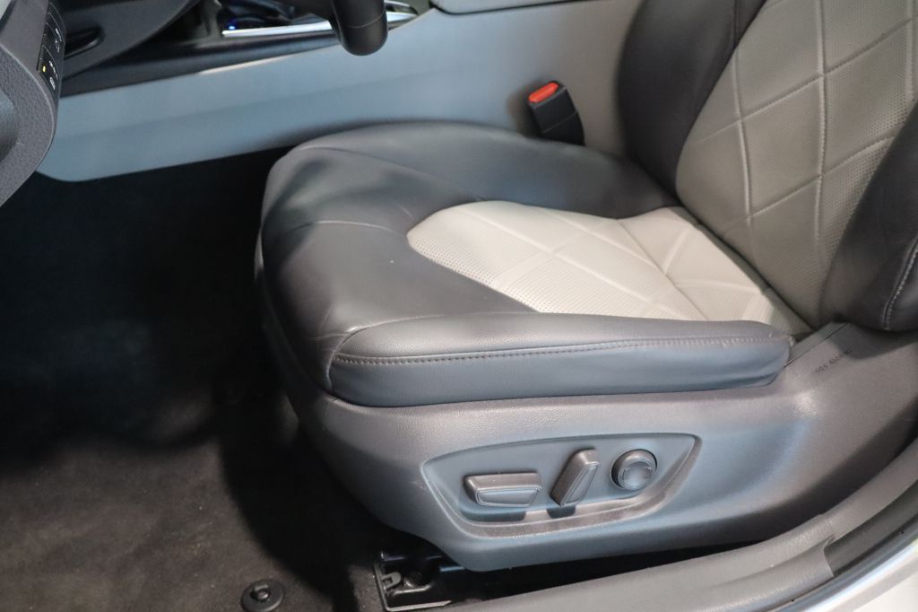 Photo 20 of this TOYOTA CAMRY