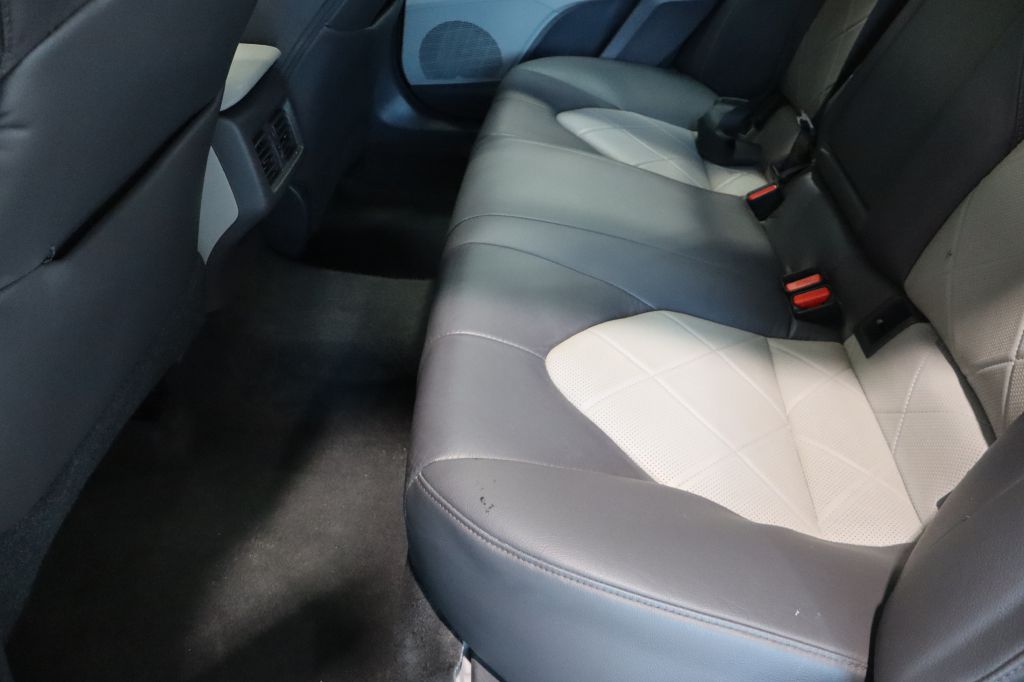 Photo 23 of this TOYOTA CAMRY