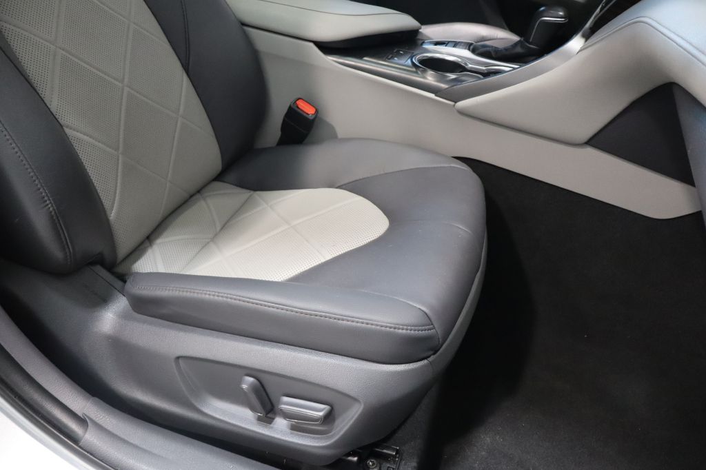 Photo 26 of this TOYOTA CAMRY
