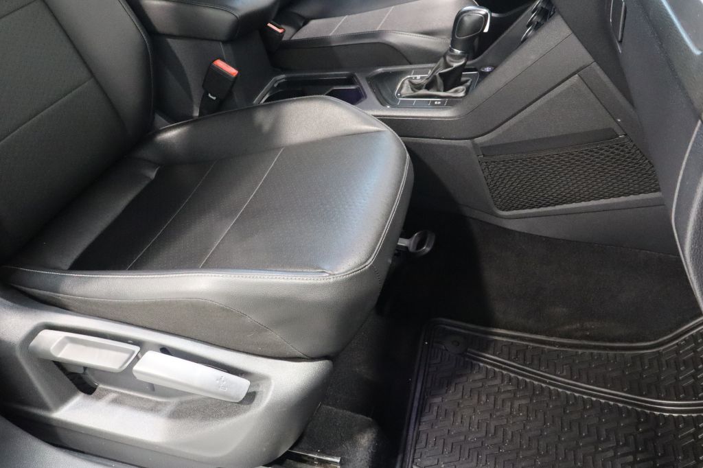 Photo 28 of this VOLKSWAGEN TIGUAN