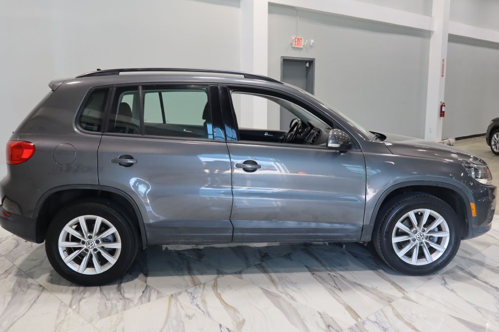 Photo 4 of this VOLKSWAGEN TIGUAN
