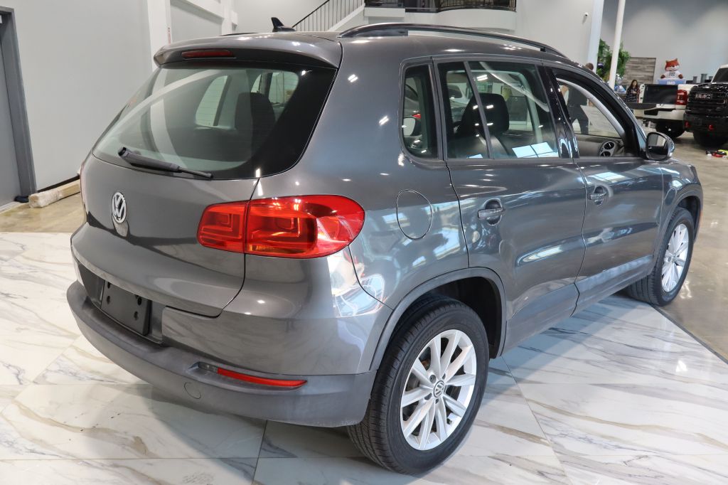 Photo 5 of this VOLKSWAGEN TIGUAN