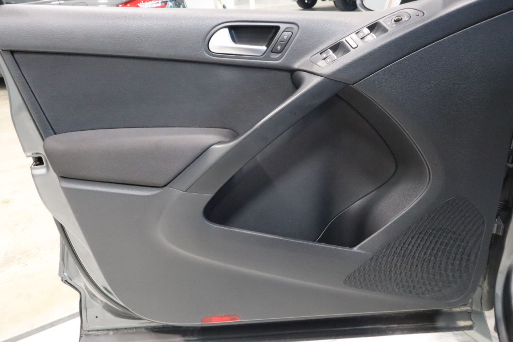 Photo 11 of this VOLKSWAGEN TIGUAN