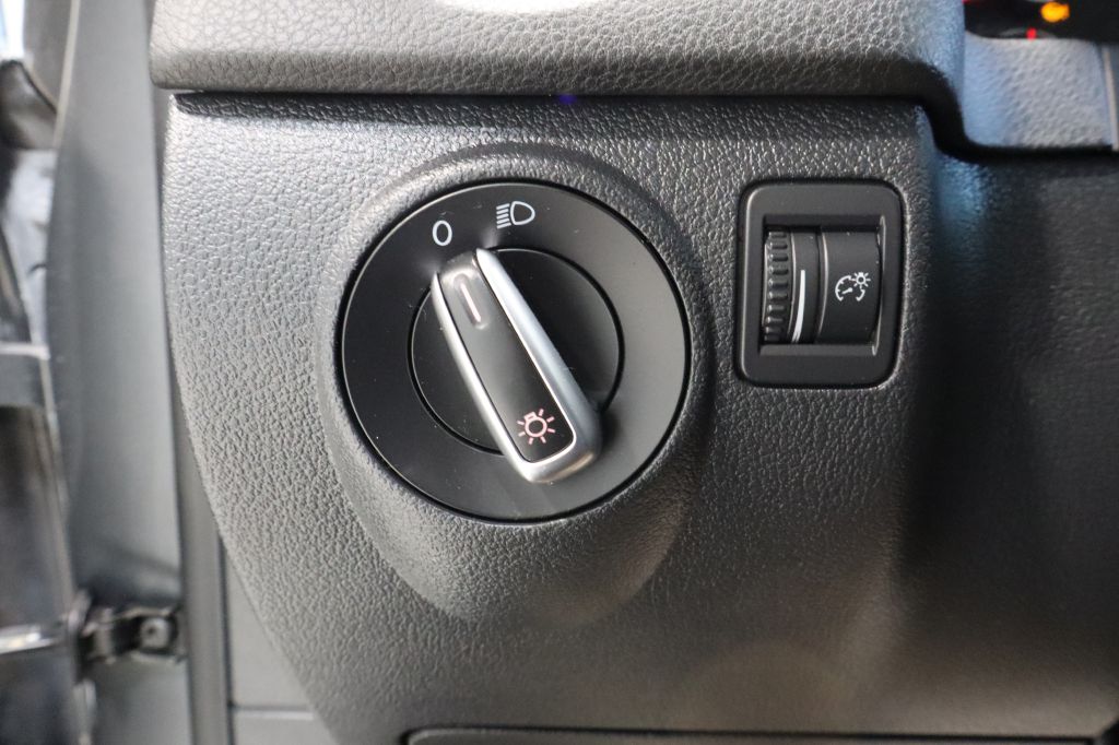 Photo 12 of this VOLKSWAGEN TIGUAN