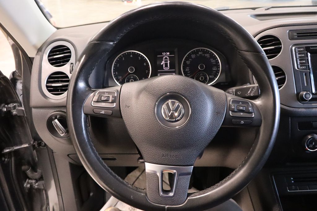 Photo 14 of this VOLKSWAGEN TIGUAN
