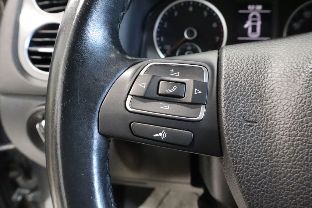 Photo 15 of this VOLKSWAGEN TIGUAN