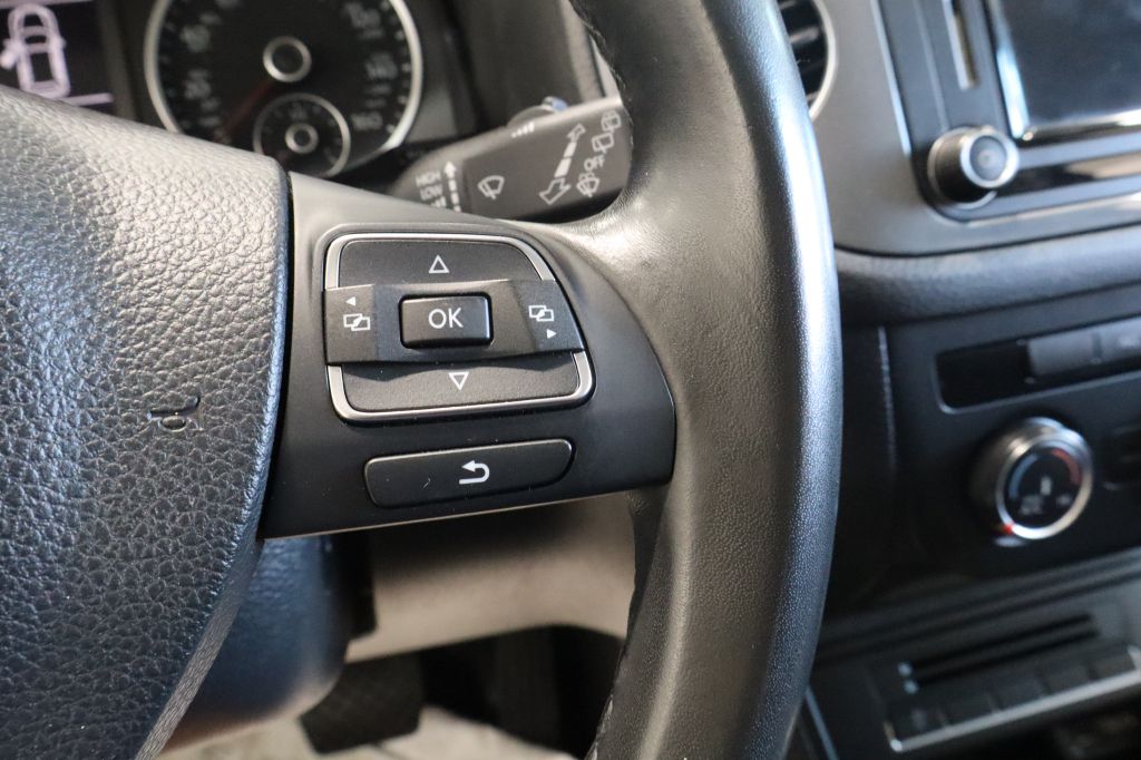 Photo 16 of this VOLKSWAGEN TIGUAN