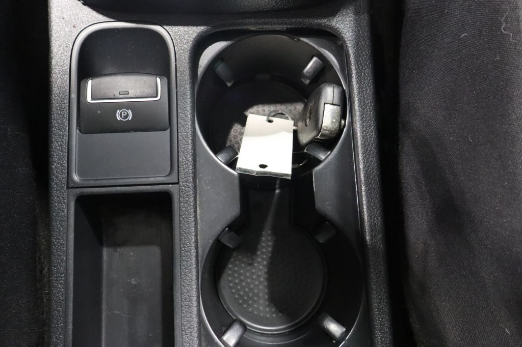 Photo 21 of this VOLKSWAGEN TIGUAN