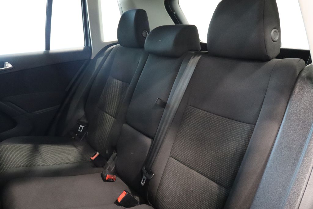 Photo 30 of this VOLKSWAGEN TIGUAN